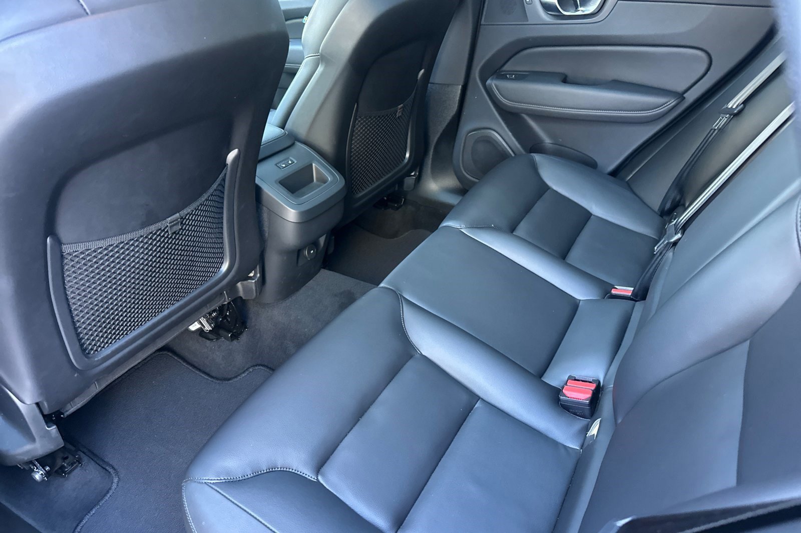 Used 2025 Volvo XC60 B5 Core image 15