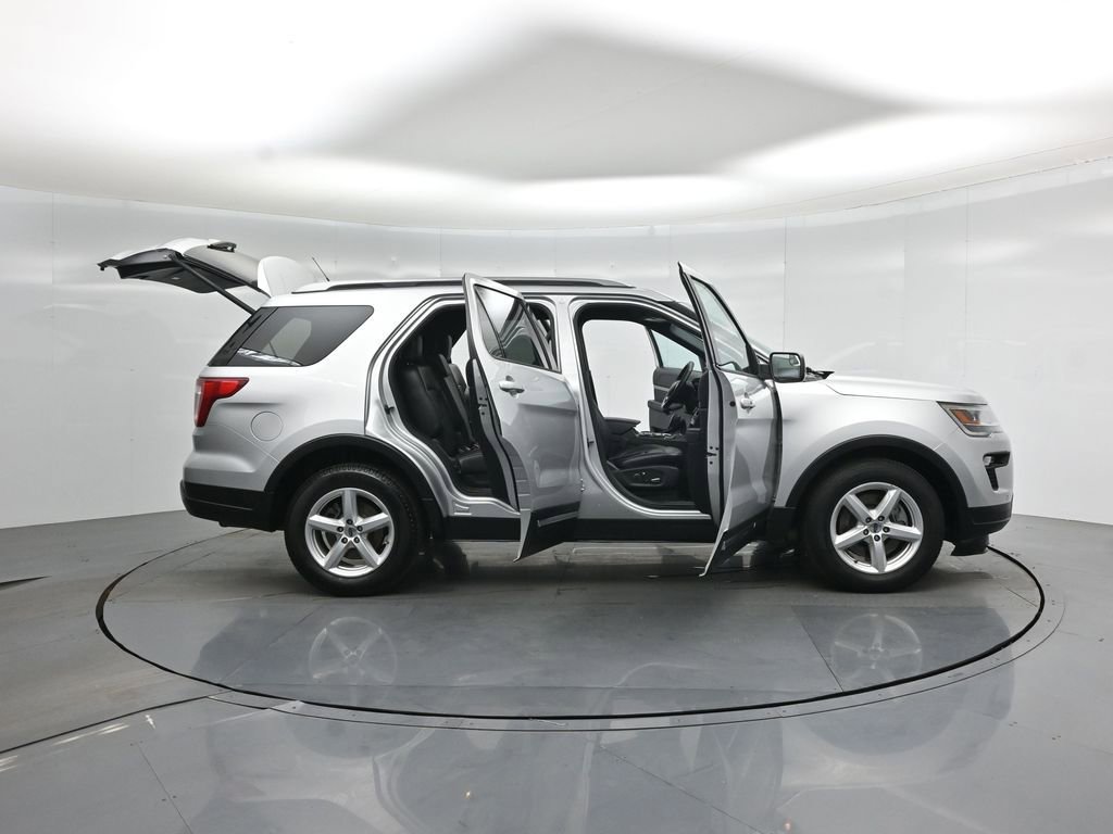 Certified 2018 Ford Explorer XLT w/ Equipment Group 202A image 4