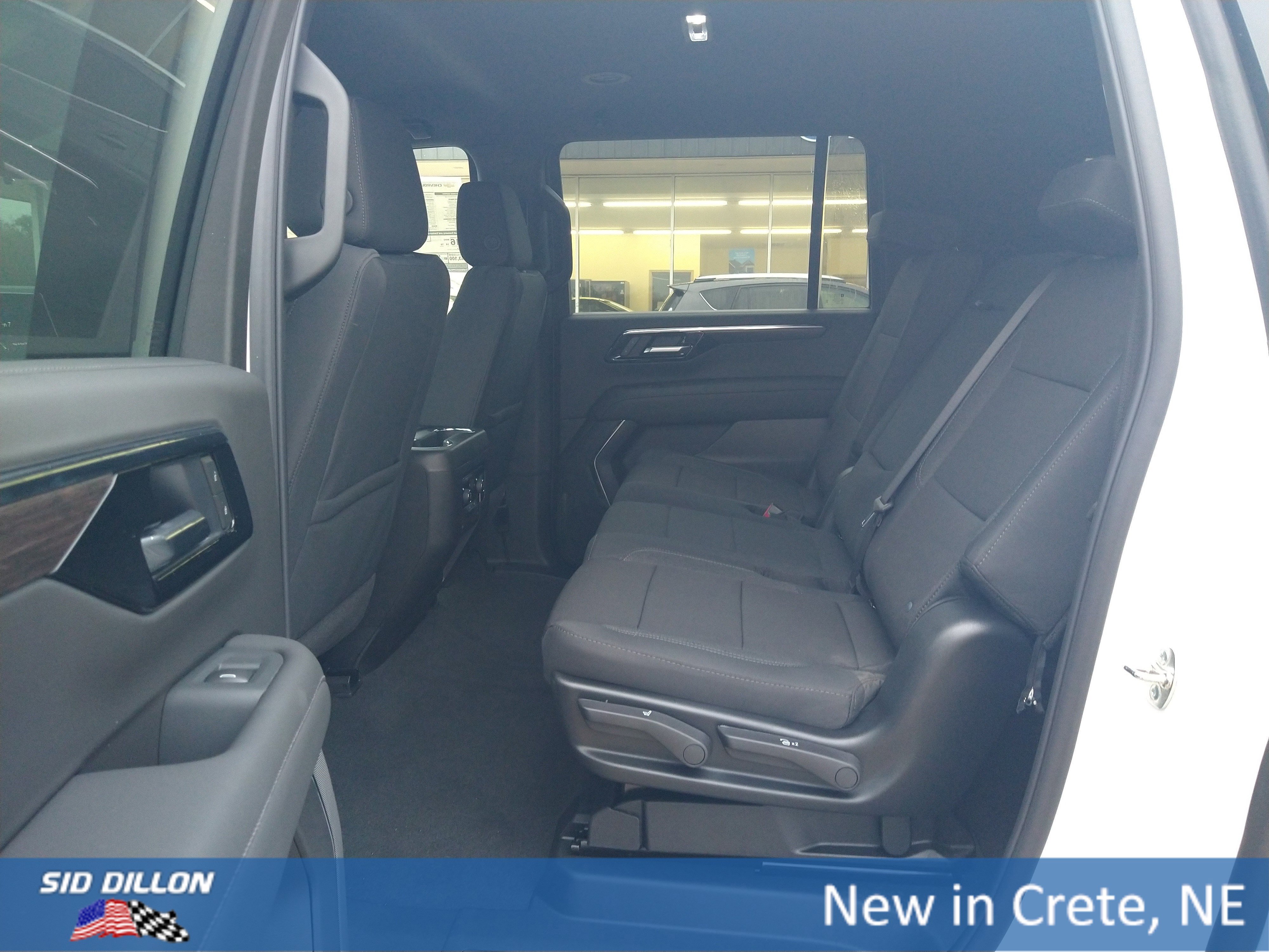 New 2026 Chevrolet Suburban LS image 6