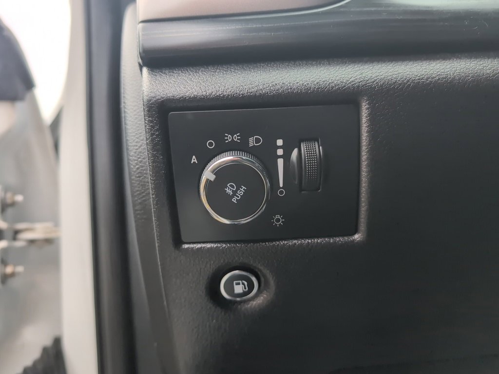 Used 2020 Jeep Grand Cherokee Laredo w/ 18" Wheel & 8.4" Radio Group image 24