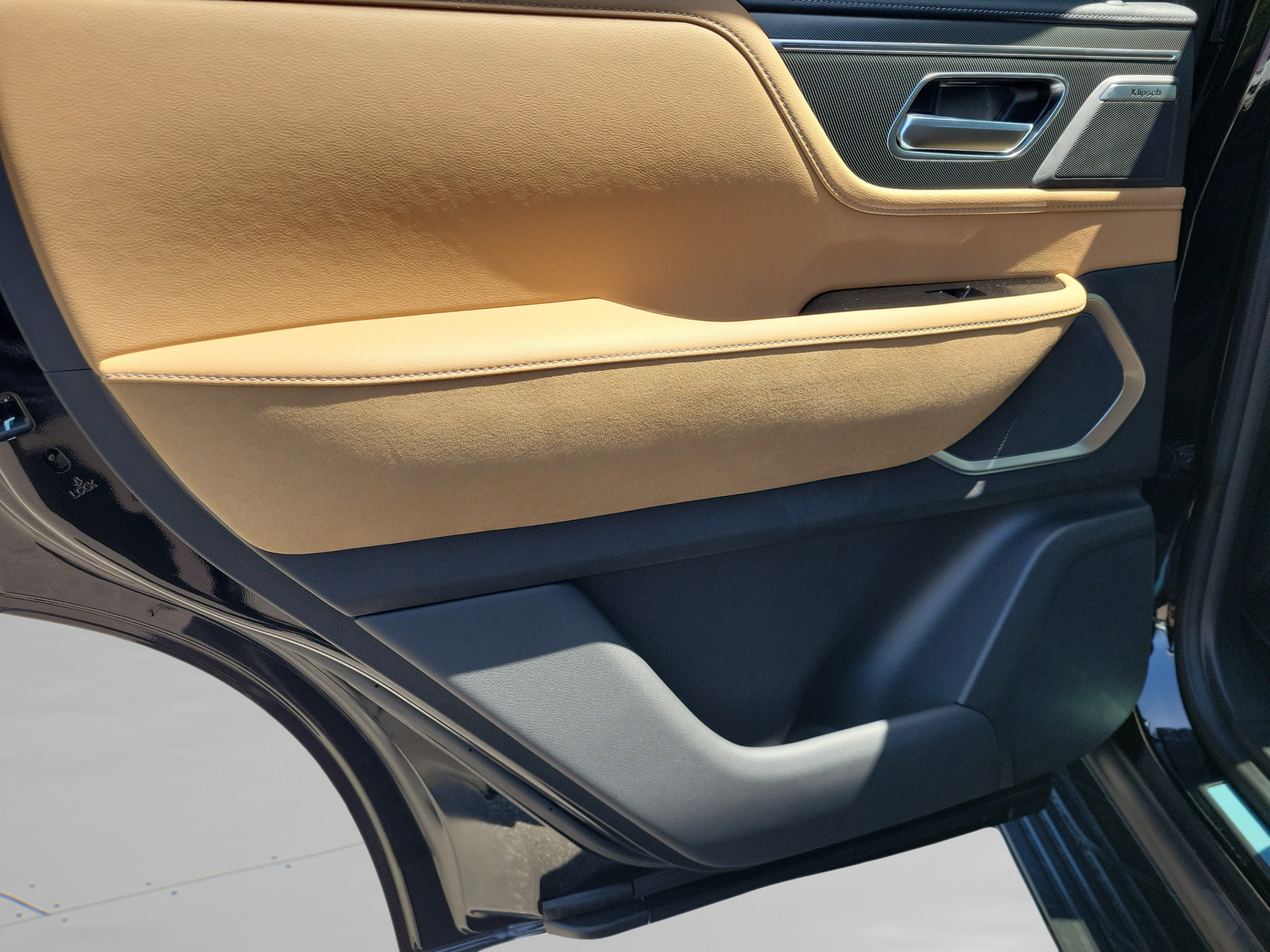 New 2027 INFINITI QX80 Luxe w/ Cargo Package RWD image 25