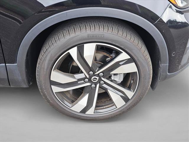 Used 2025 Volvo XC40 B5 Plus AWD/4WD image 9