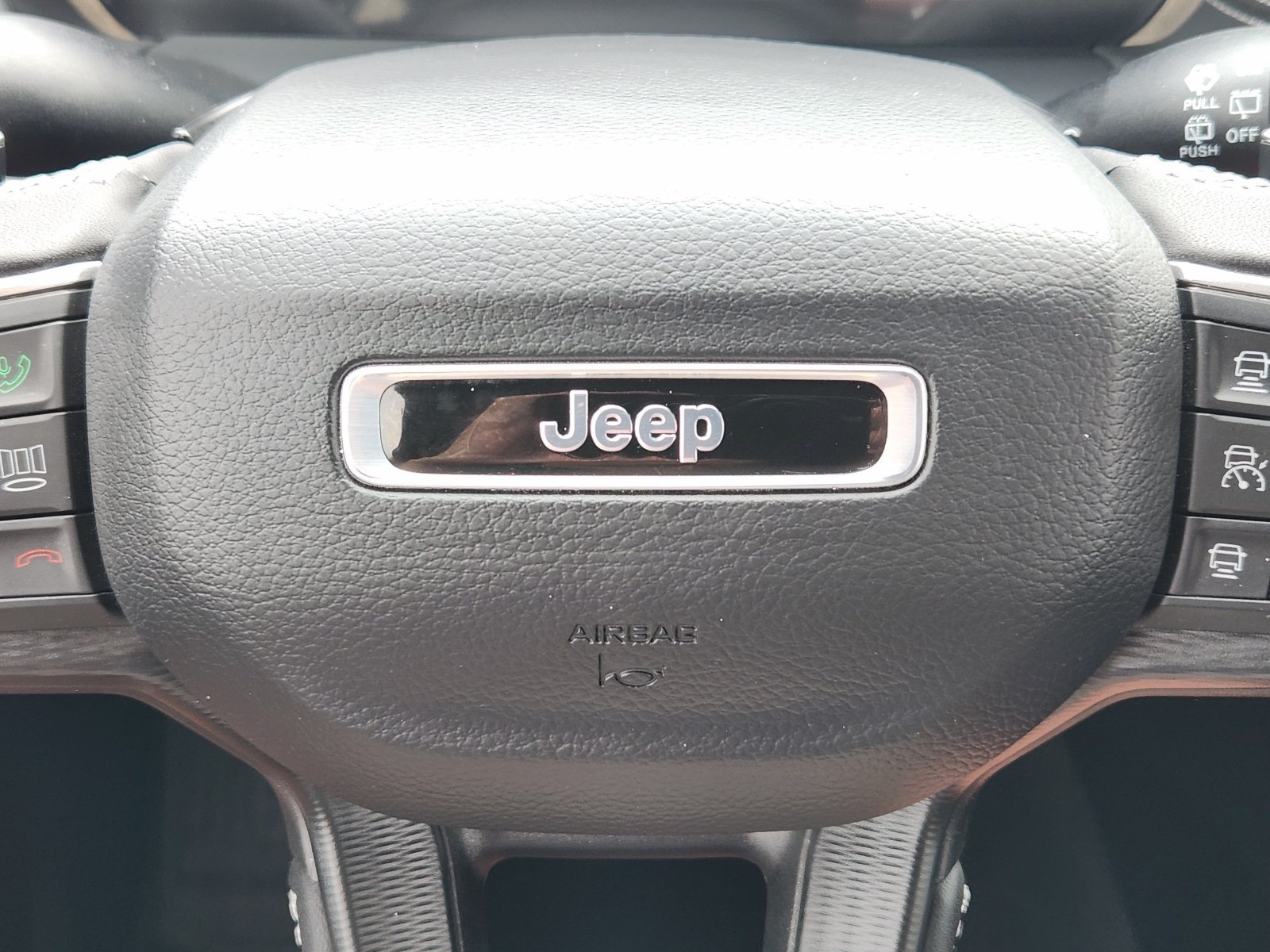 Used 2025 Jeep Grand Cherokee L Laredo w/ Luxury Tech Group I RWD image 38