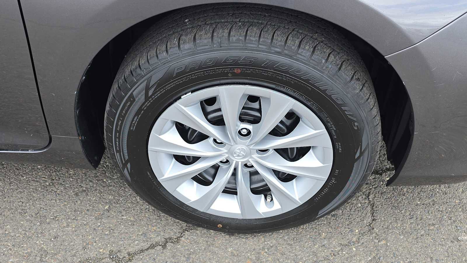Used 2017 Toyota Camry LE FWD image 11