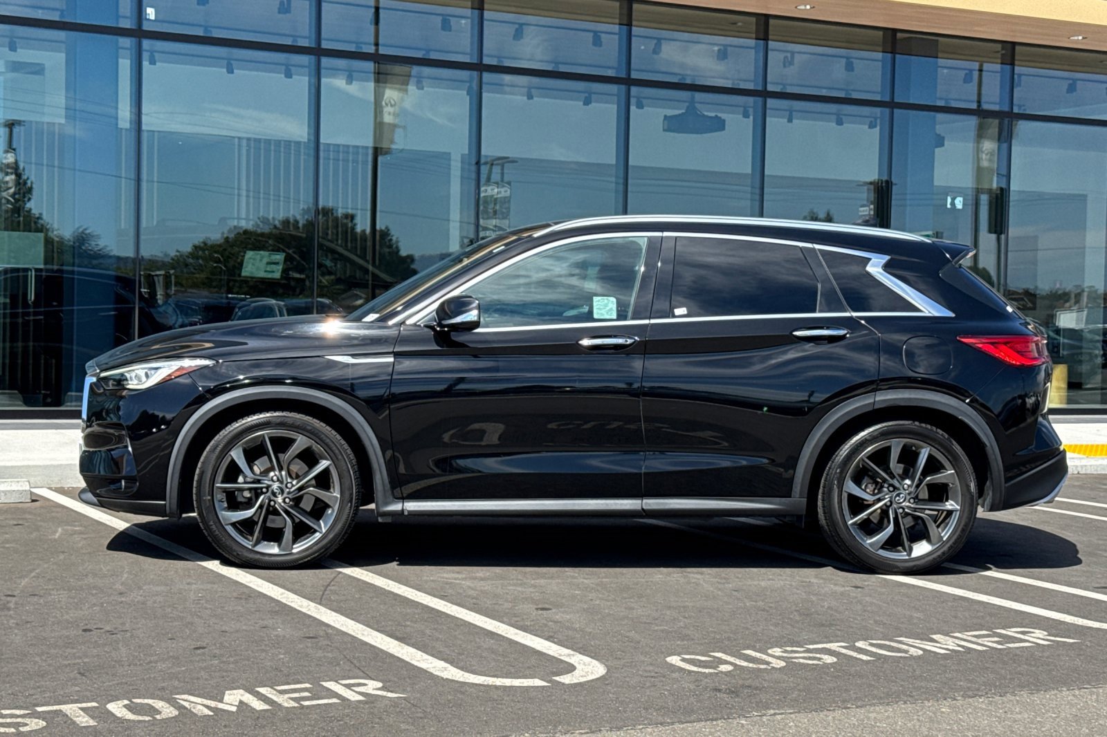 Used 2019 INFINITI QX50 Essential w/ Sensory Package image 7