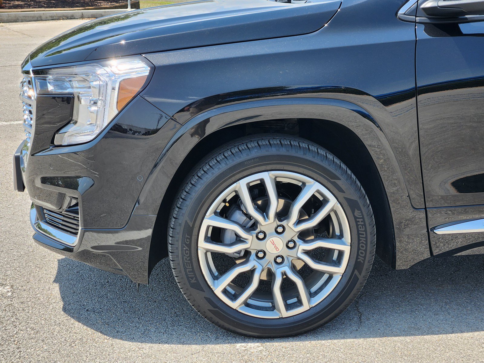 Used 2024 GMC Terrain Denali w/ Denali Premium Package AWD/4WD image 27