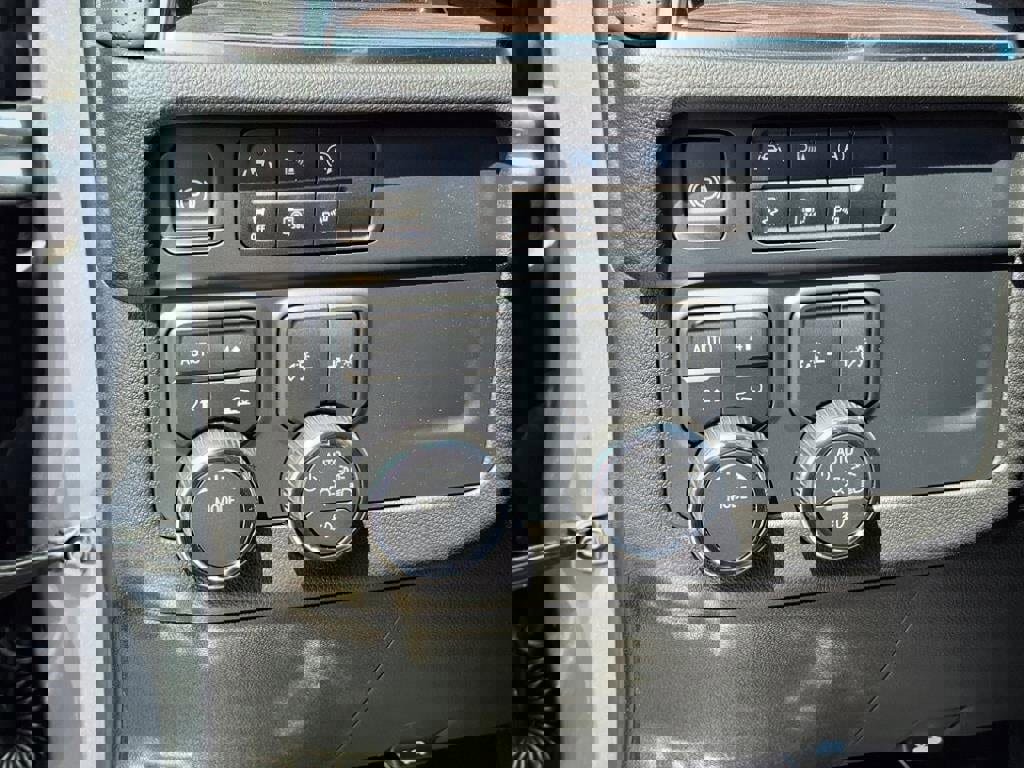 New 2025 Chevrolet Suburban Premier image 17