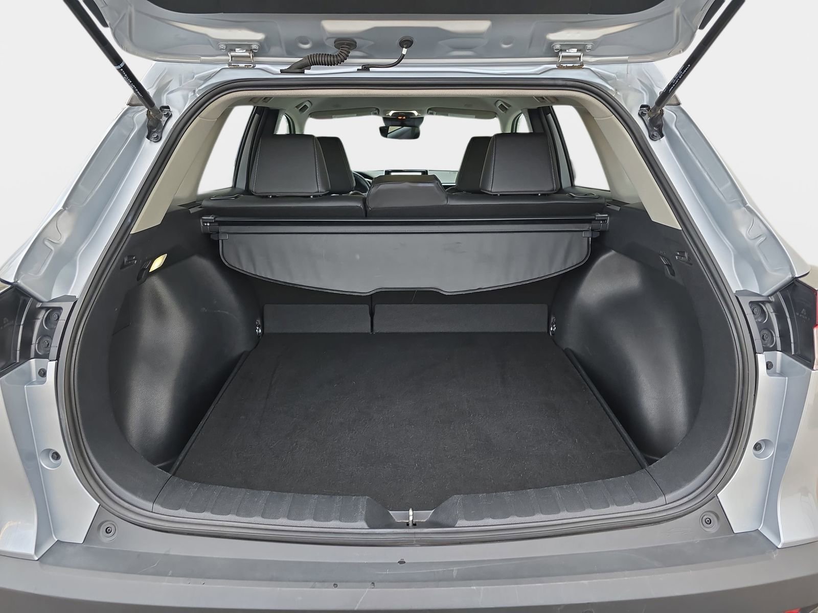 Used 2025 Toyota Corolla Cross XLE image 14