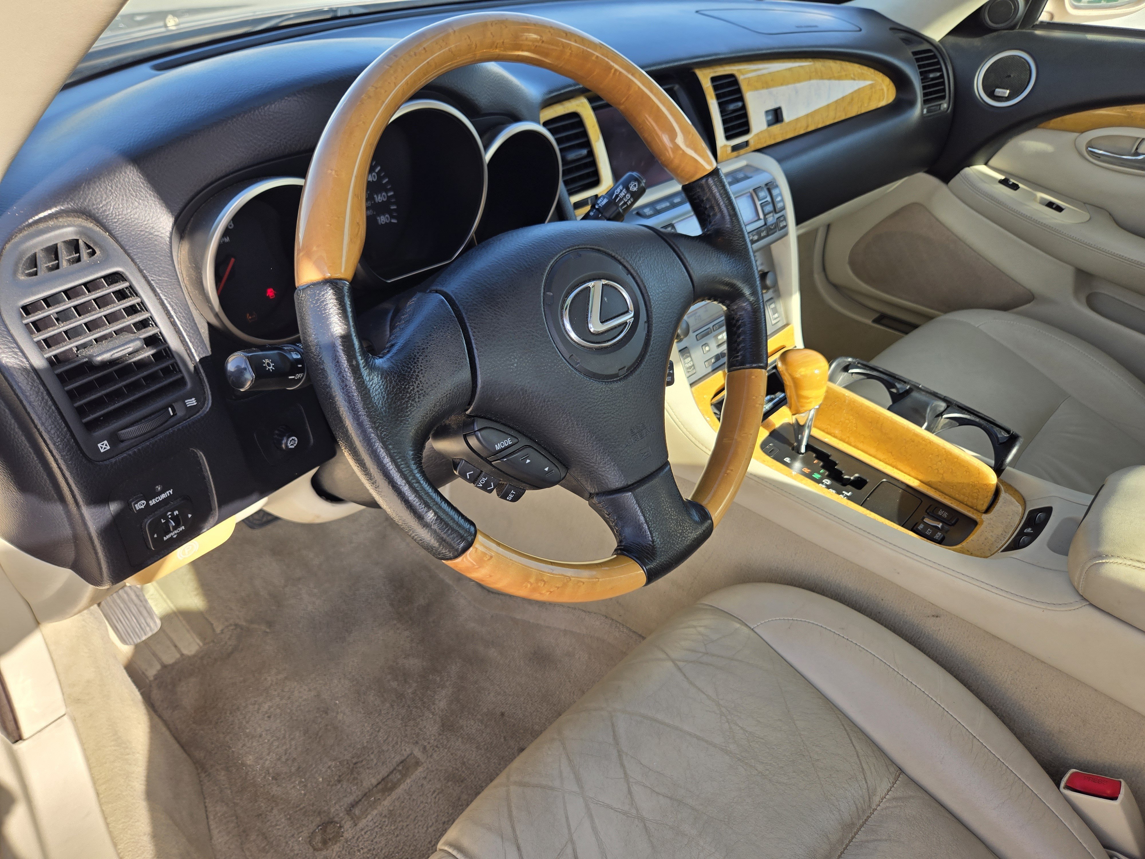 Used 2002 Lexus SC 430 Convertible RWD image 25