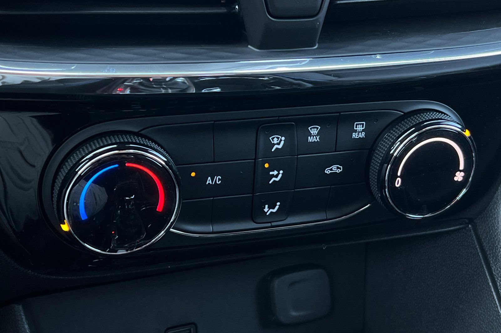 New 2026 Buick Encore GX Sport Touring FWD image 18