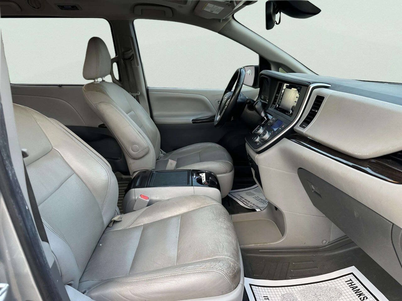 Used 2020 Toyota Sienna XLE w/ XLE Navigation Package FWD image 15