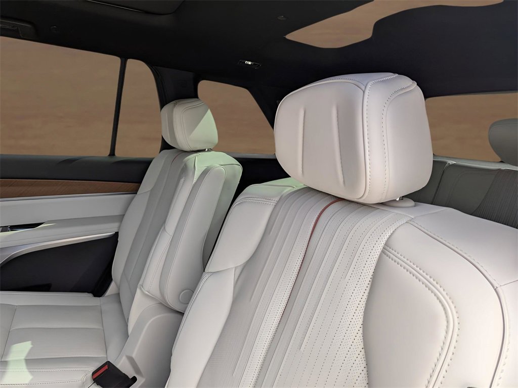 New 2026 Cadillac Vistiq Luxury image 16