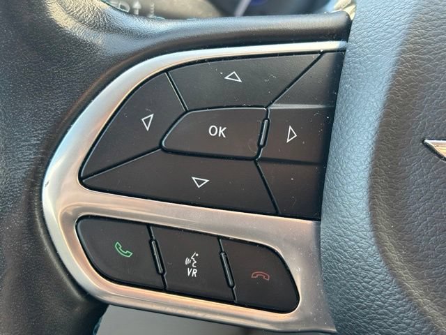 Used 2021 Chrysler Pacifica Touring-L FWD image 9