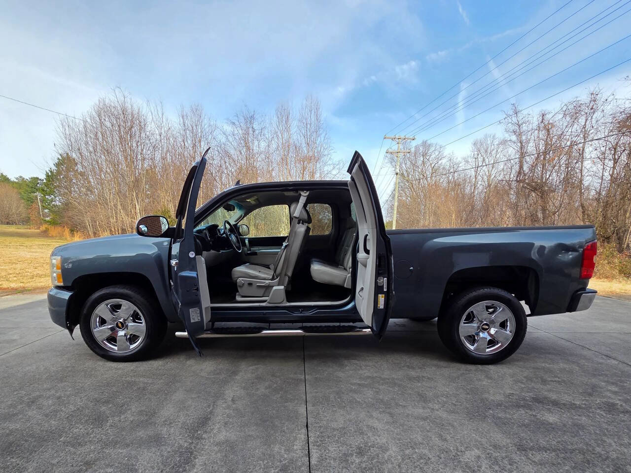 Used 2010 Chevrolet Silverado 1500 LT w/ Regional Value Package image 24