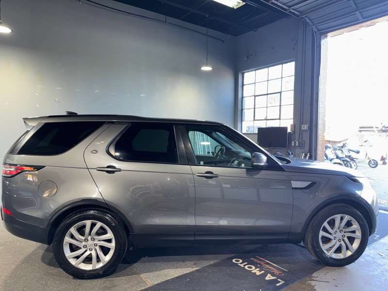 Used 2017 Land Rover Discovery HSE image 10