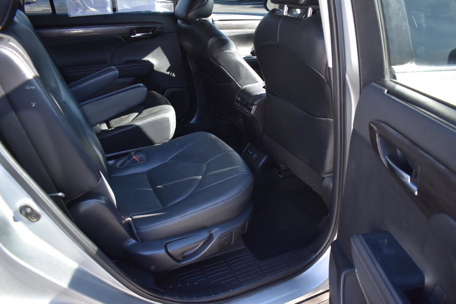 Used 2021 Toyota Highlander Platinum image 18