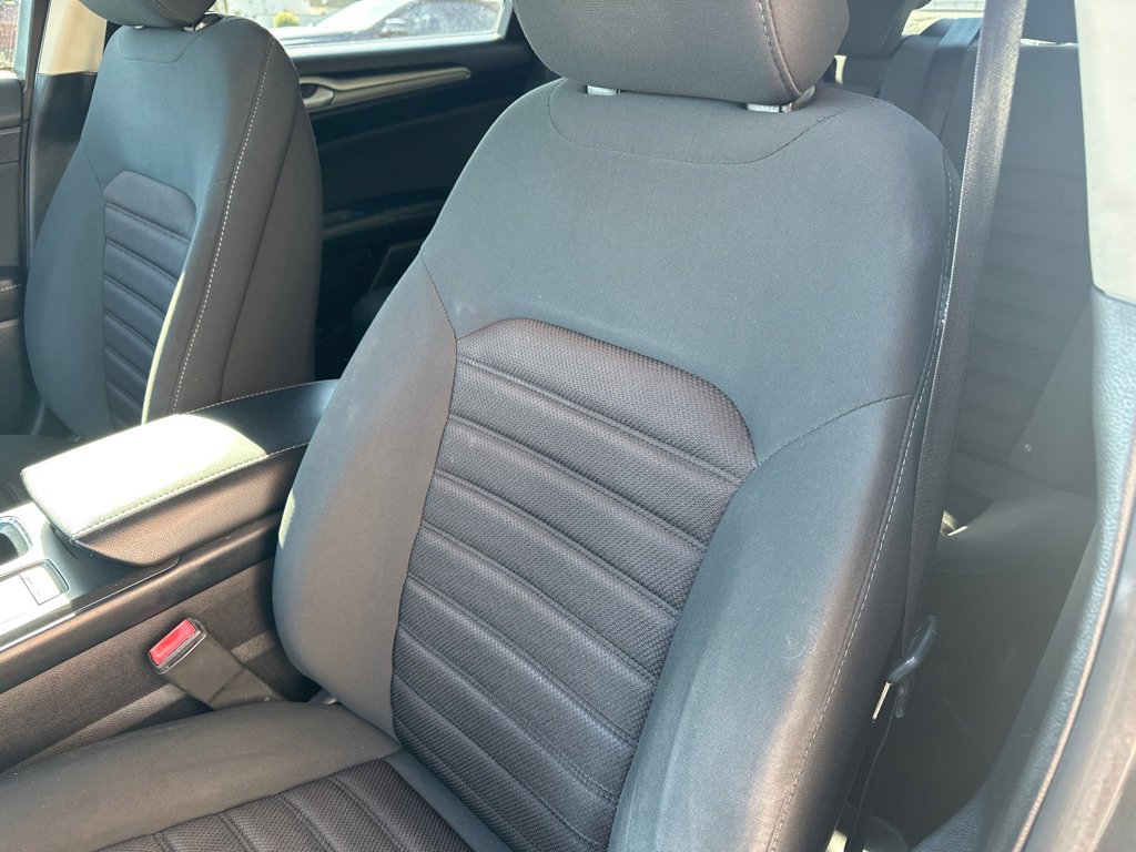 Used 2018 Ford Fusion SE w/ Fusion SE Technology Package FWD image 18