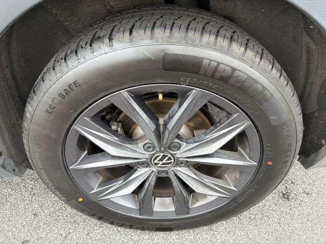 Used 2022 Volkswagen Tiguan SE w/ Panoramic Sunroof Package FWD image 20