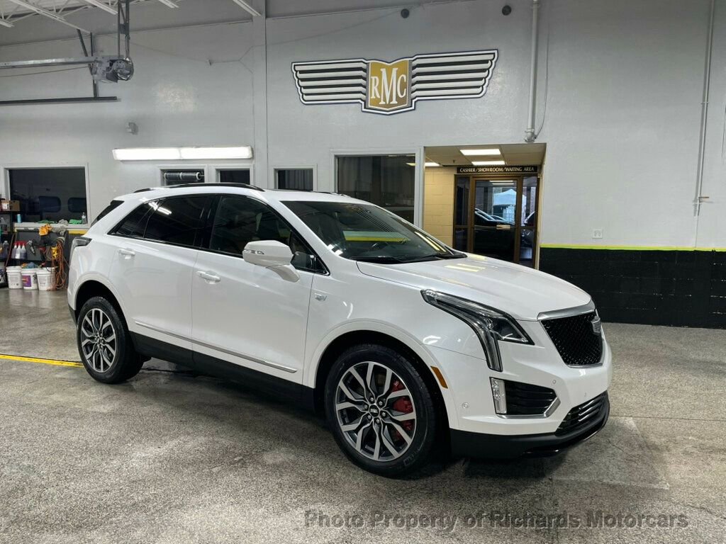 Used 2023 Cadillac XT5 Sportv w/ Technology Package AWD/4WD image 2