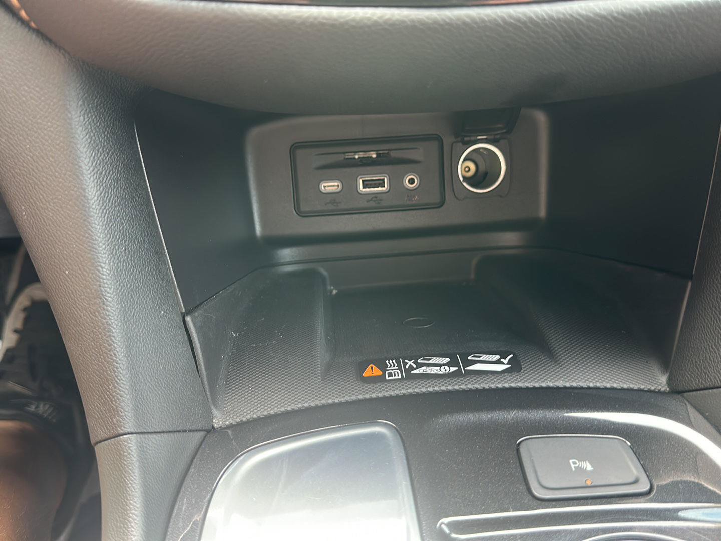 Used 2024 Chevrolet Equinox Premier FWD image 33