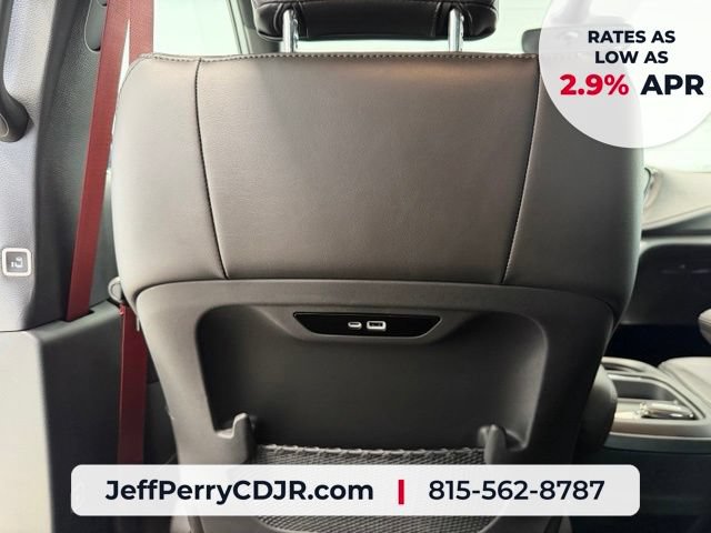 New 2027 Chrysler Pacifica Select FWD image 28