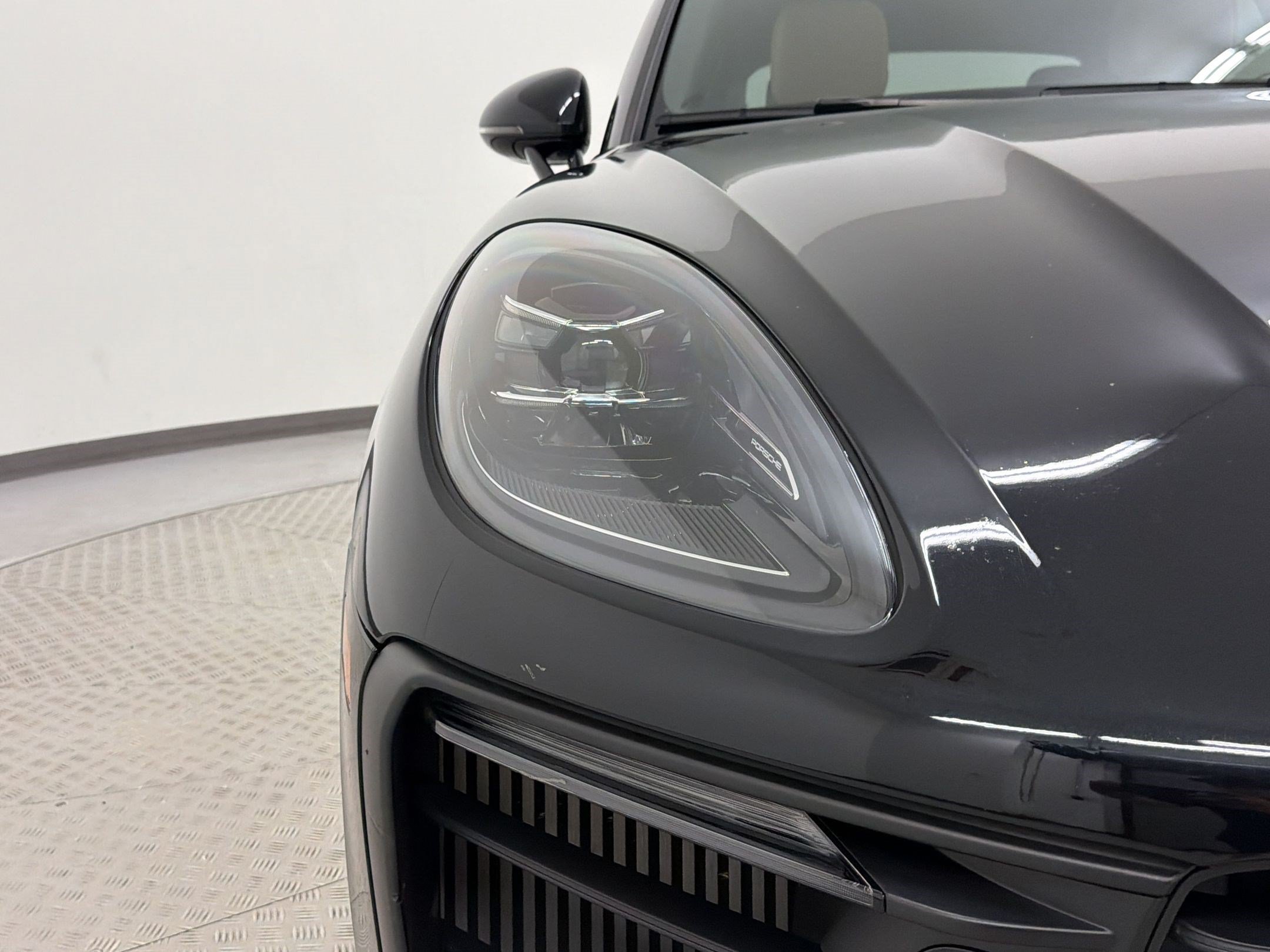 Certified 2023 Porsche Macan S AWD/4WD image 12
