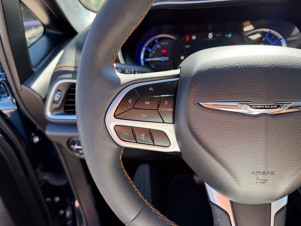 Used 2023 Chrysler Pacifica Pinnacle FWD image 19