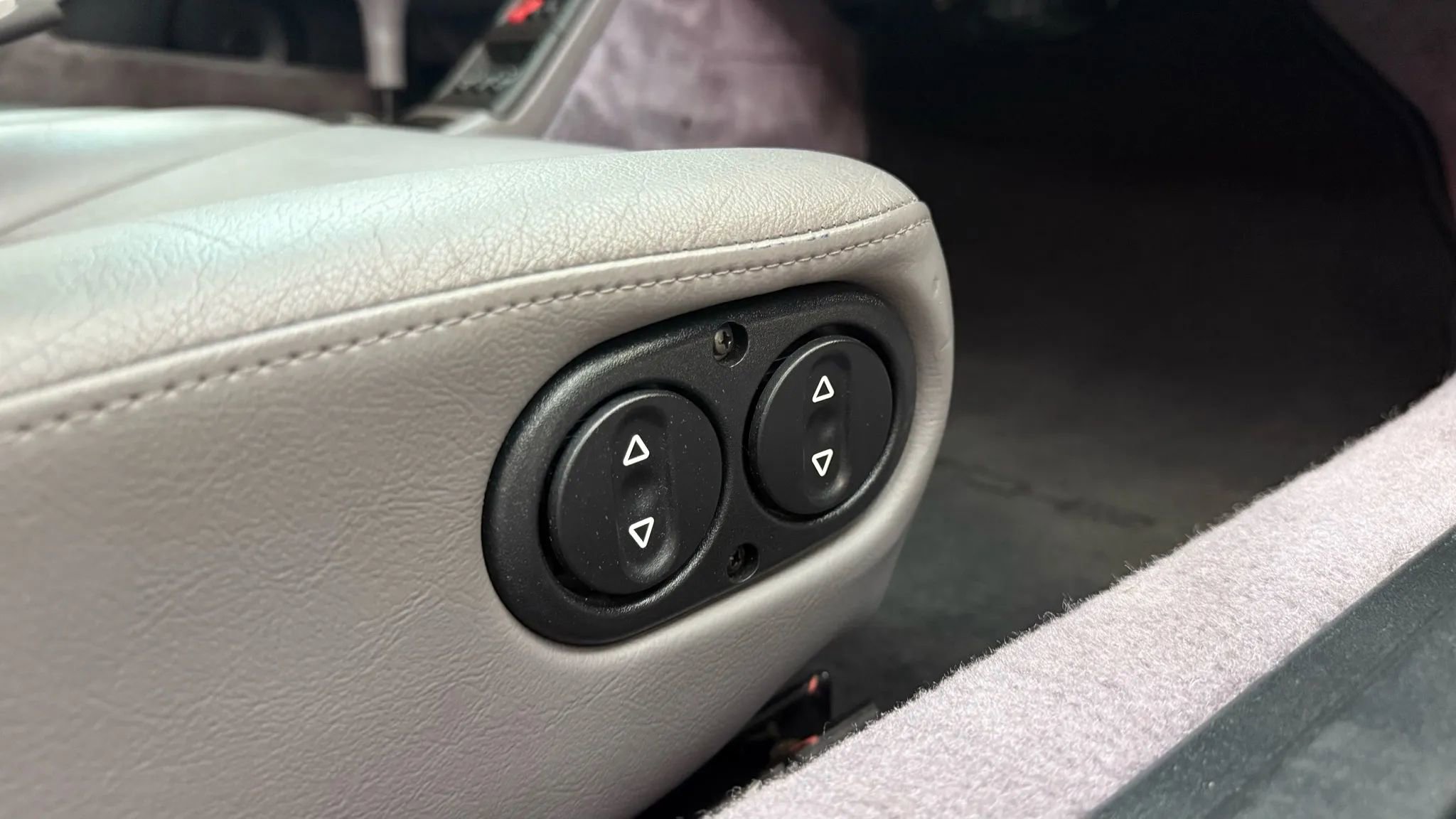 Used 1998 Porsche 911 Carrera 4S image 14