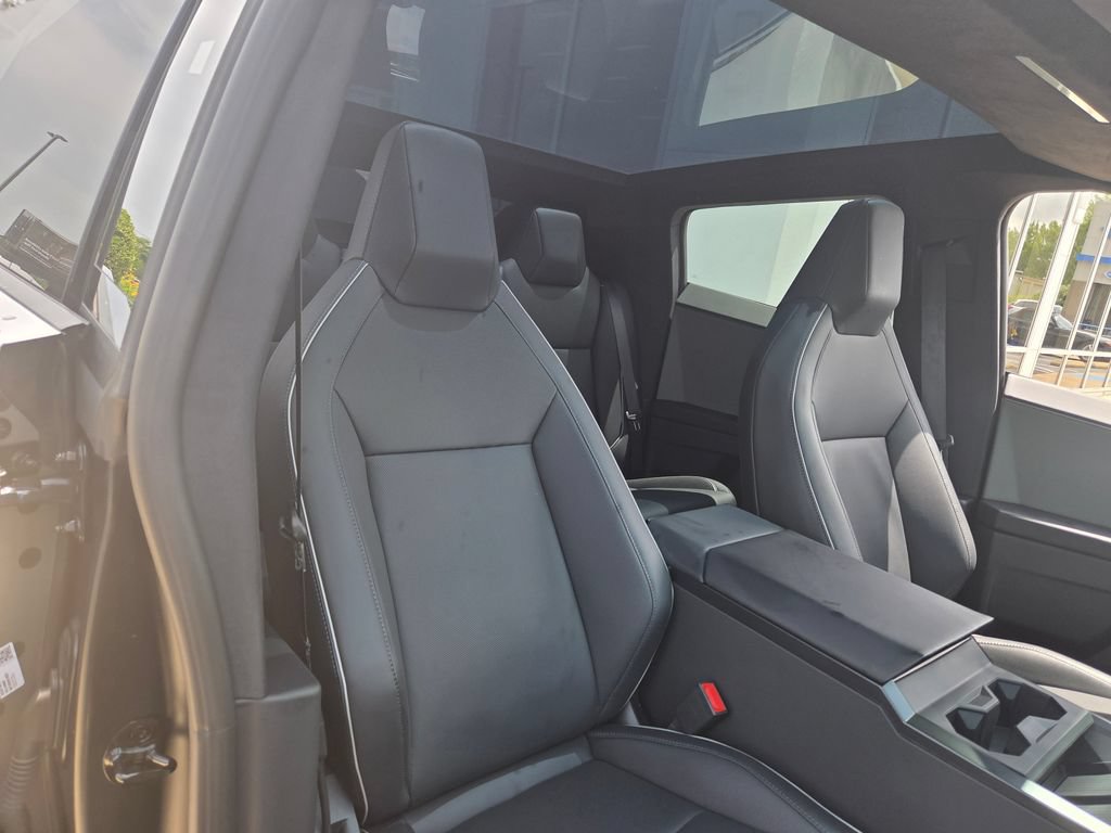 Used 2024 Tesla Cybertruck AWD Crew Cab image 29