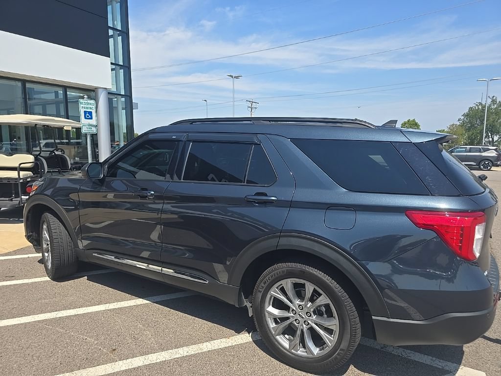 Used 2022 Ford Explorer XLT w/ Equipment Group 202A AWD/4WD image 8