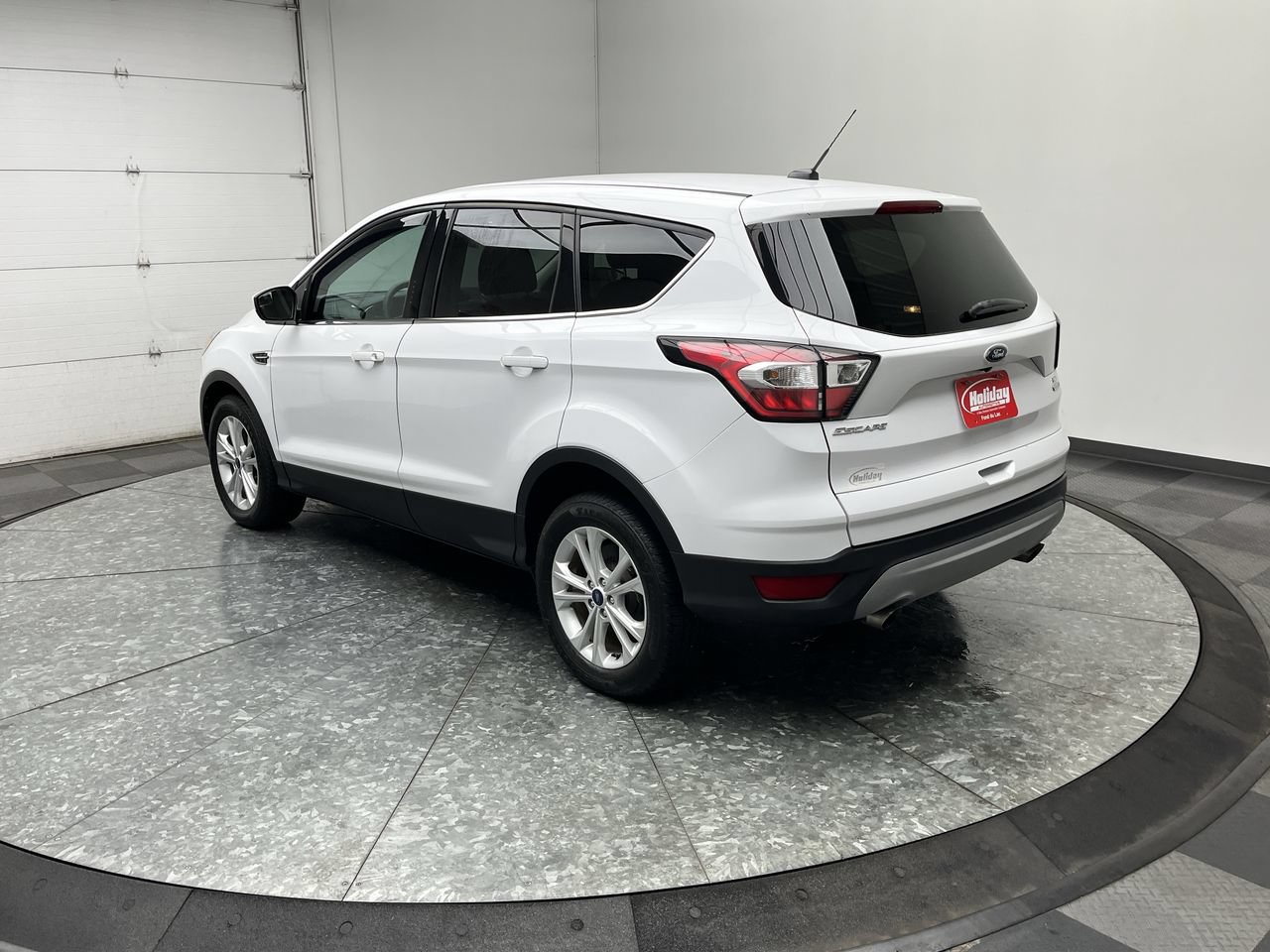 Used 2017 Ford Escape SE AWD/4WD image 2