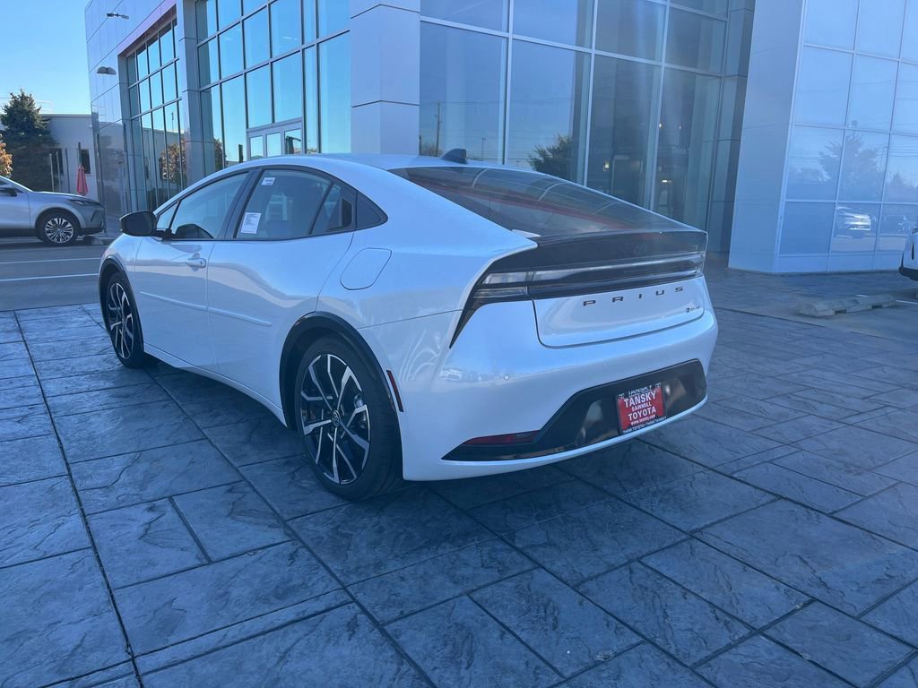 New 2026 Toyota Prius Plug-In Hybrid video 3