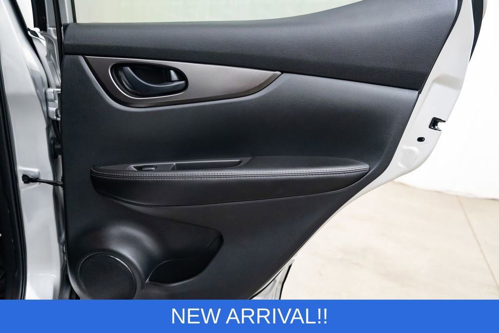 Used 2021 Nissan Rogue Sport S image 29