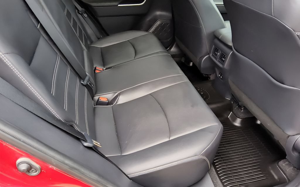 Used 2019 Toyota RAV4 XLE Premium w/ Cold Weather Package AWD/4WD image 34