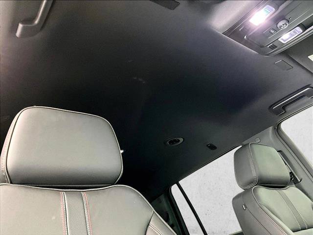 Used 2025 Chevrolet Suburban RST RWD image 17