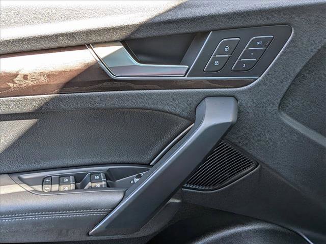 Used 2020 Audi Q5 Prestige w/ Prestige Package image 12
