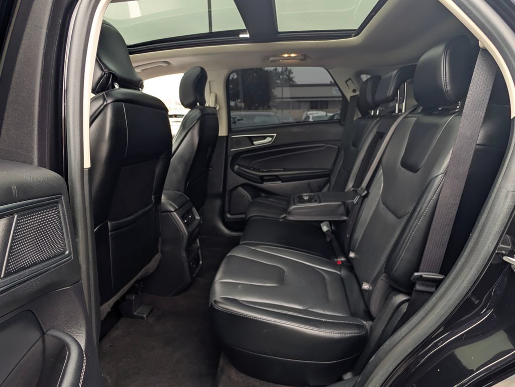 Used 2019 Ford Edge Titanium w/ Equipment Group 301A FWD image 17