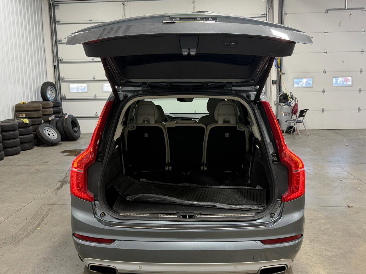 Used 2018 Volvo XC90 T6 Momentum w/ Convenience Package image 18