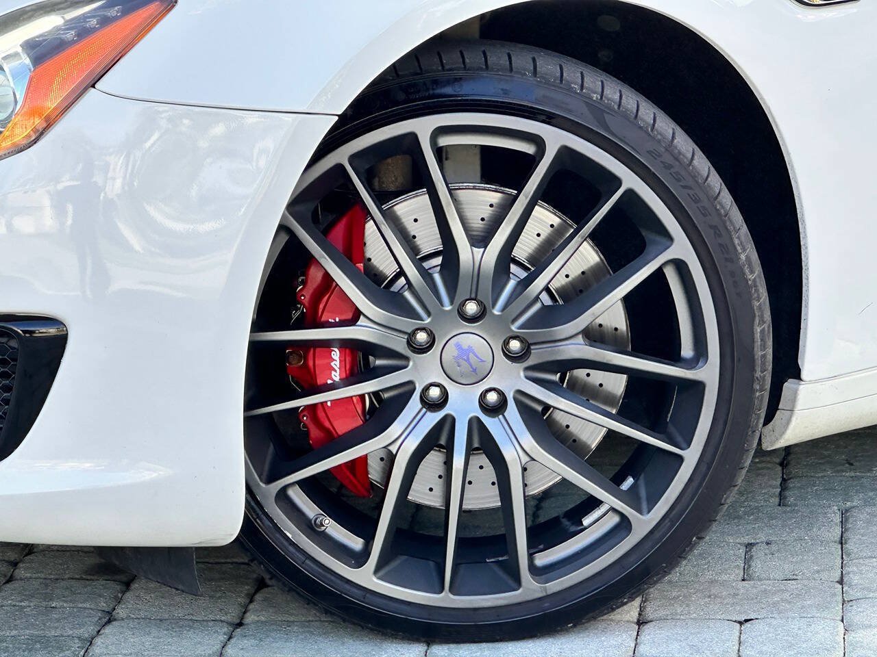 Used 2017 Maserati Quattroporte GTS GranSport RWD image 3
