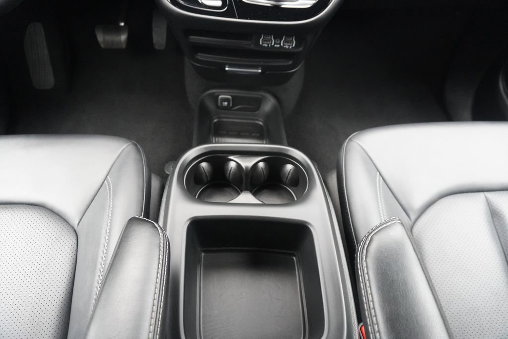 Used 2025 Chrysler Pacifica Select image 26