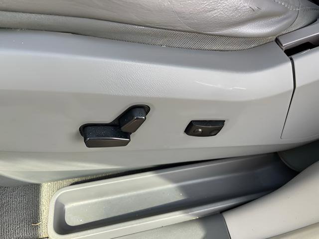 Used 2013 Volkswagen Routan SE image 11