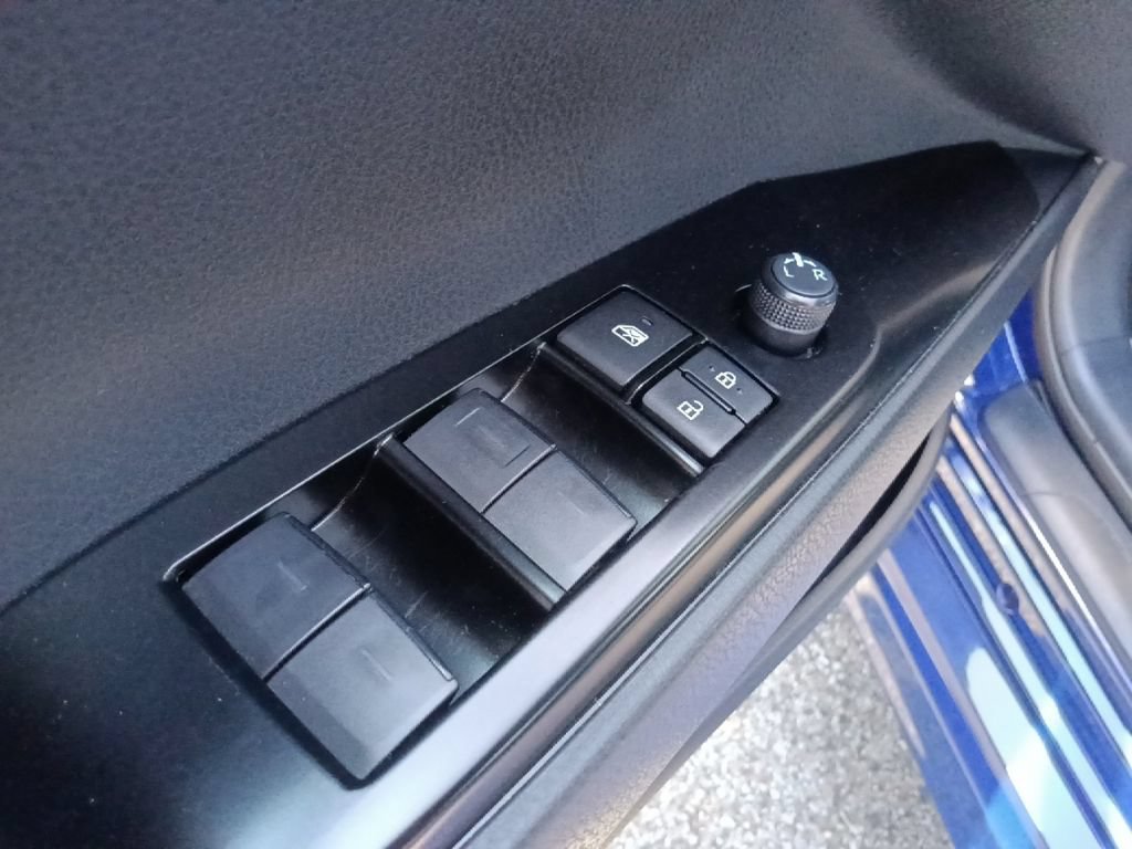 Used 2025 Toyota Camry SE w/ Convenience Package FWD image 12
