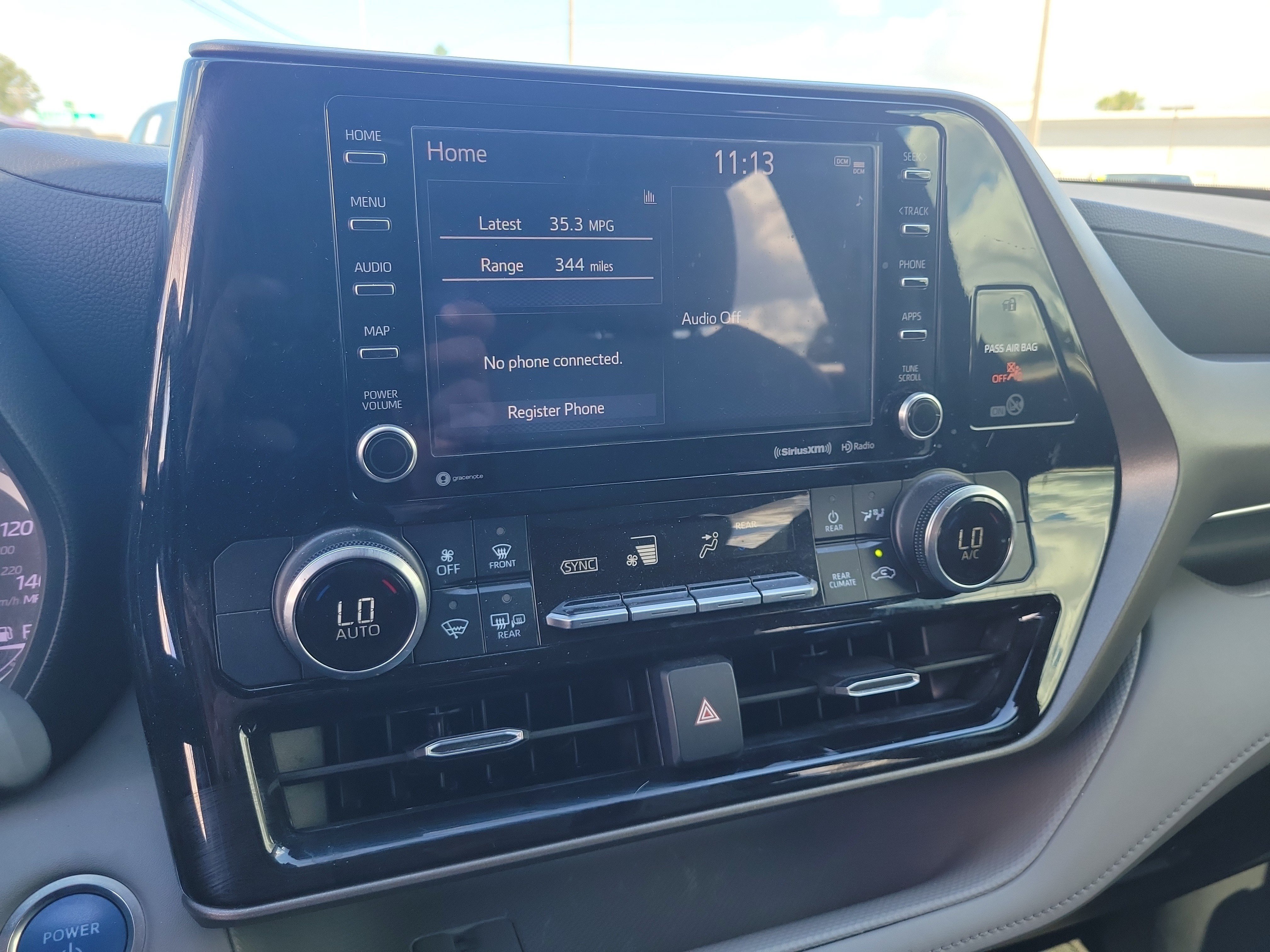 Used 2020 Toyota Highlander LE FWD image 25