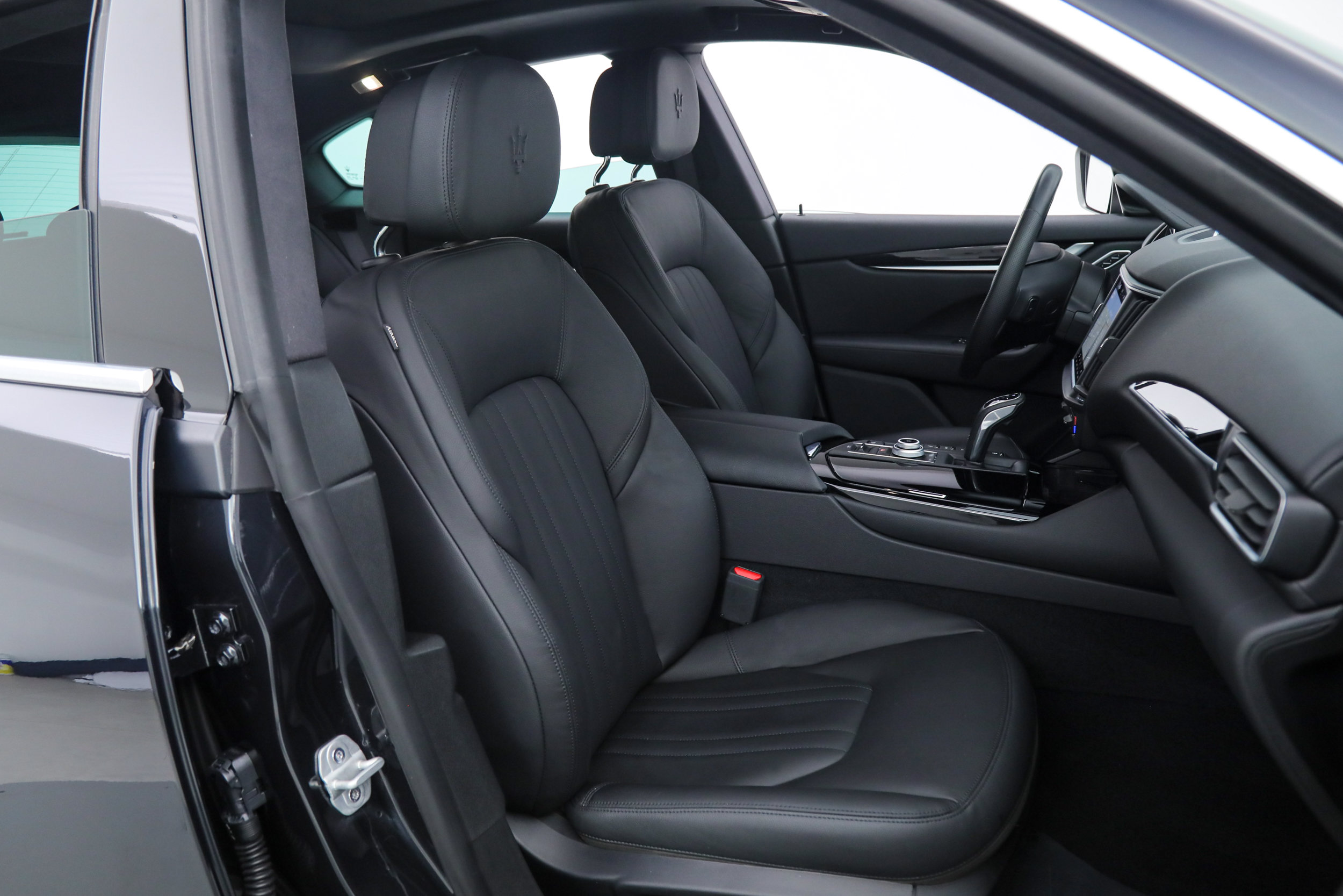 Certified 2023 Maserati Levante GT AWD/4WD image 13