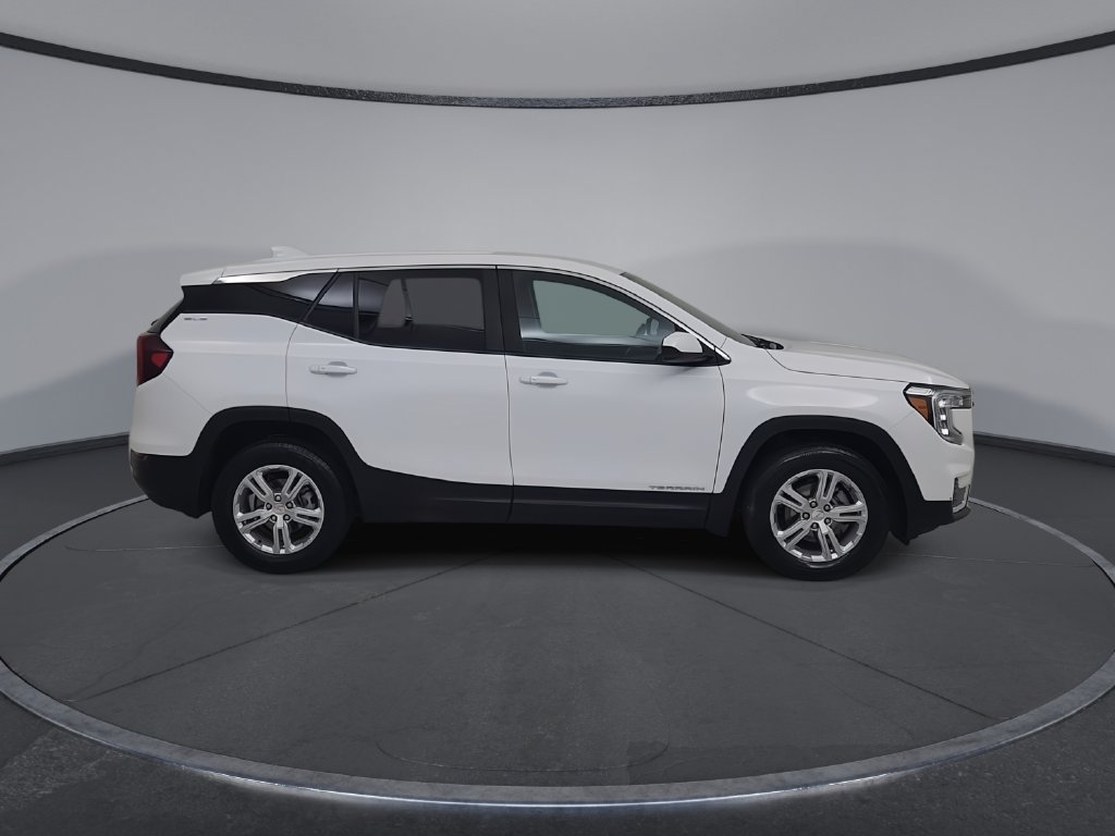 Used 2024 GMC Terrain SLE AWD/4WD image 18