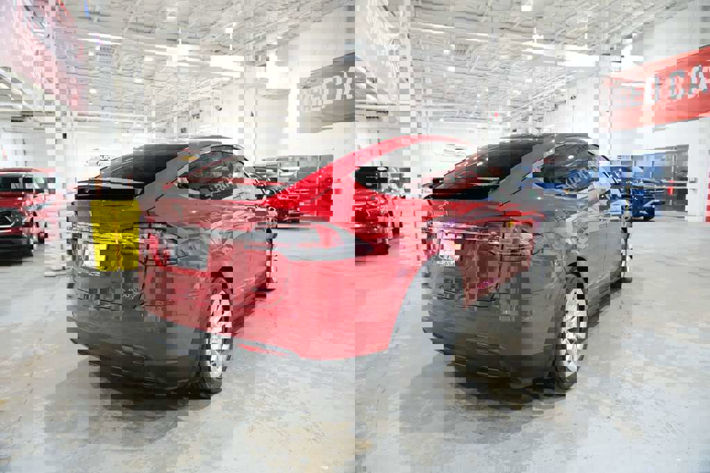 Used 2018 Tesla Model X 100D image 12