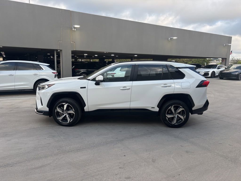 Used 2021 Toyota RAV4 SE w/ Weather & Moonroof Package AWD/4WD image 9