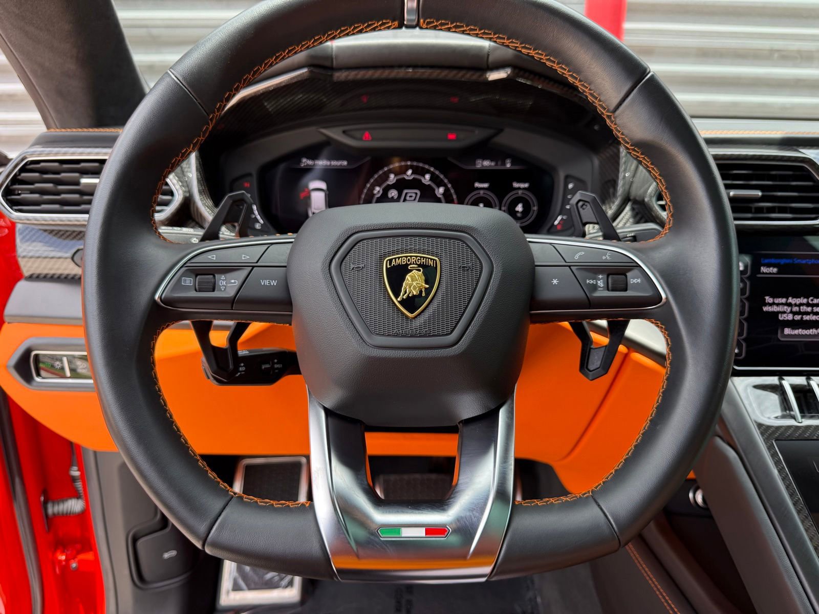 Used 2022 Lamborghini Urus AWD/4WD image 42