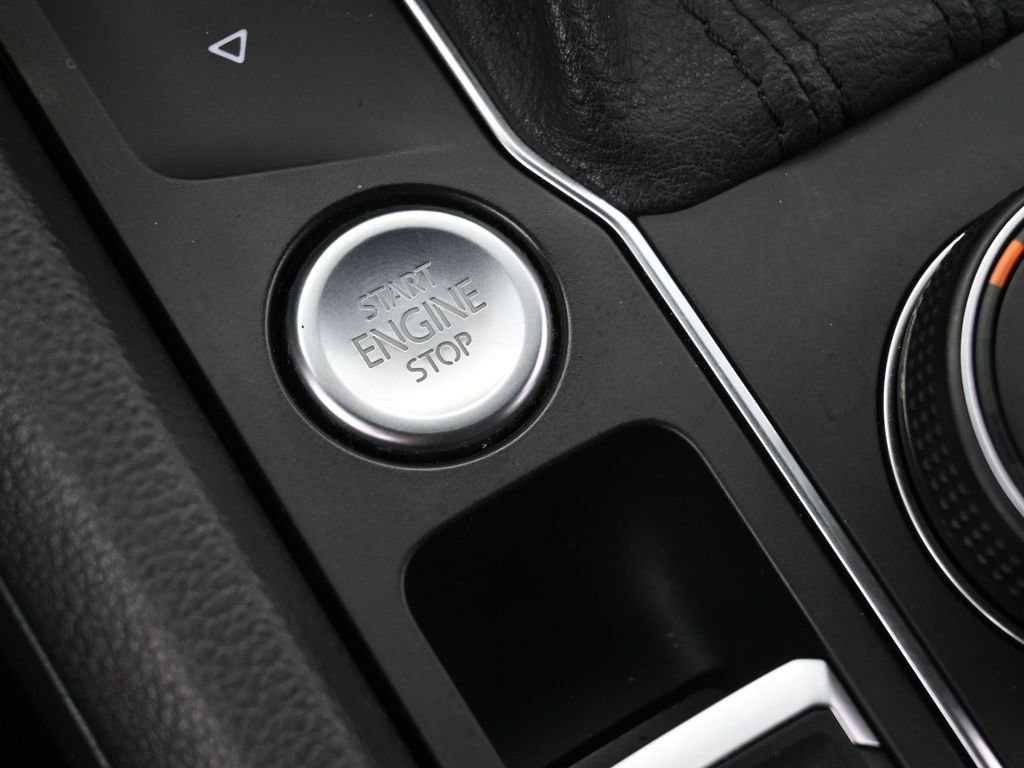 Used 2018 Volkswagen Atlas SEL Premium image 33