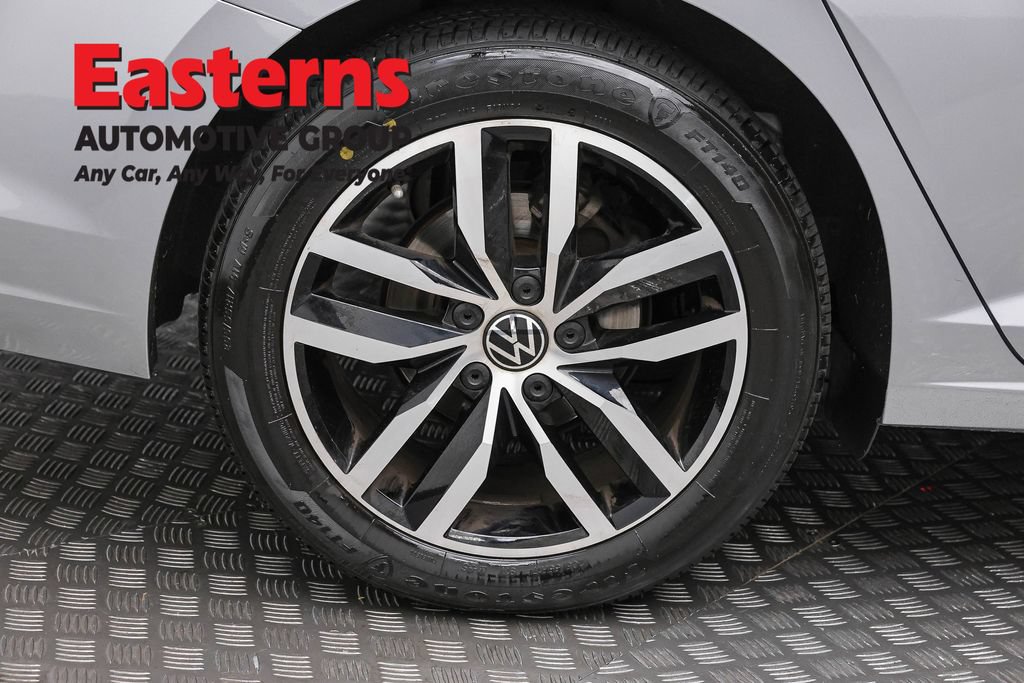 Used 2025 Volkswagen Jetta SE FWD image 29